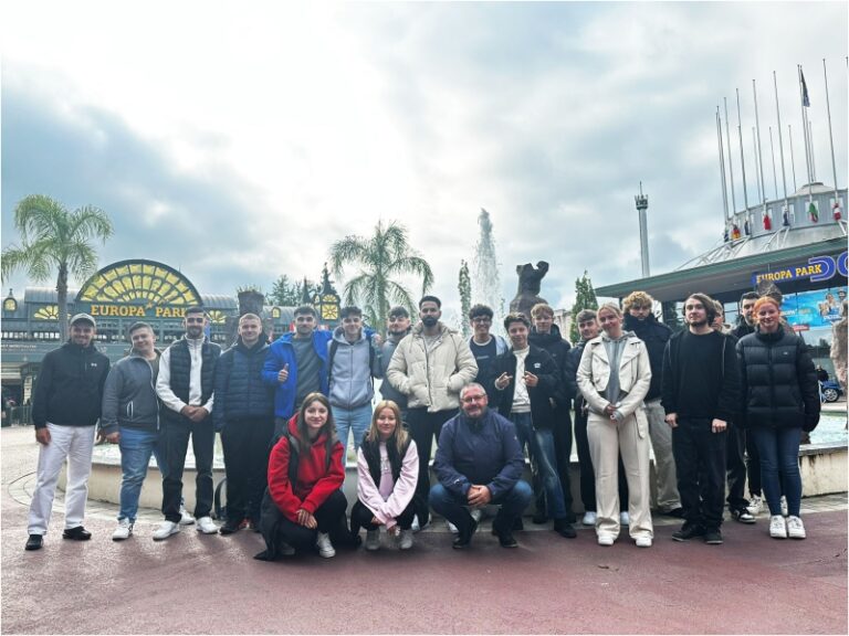 IMO Azubi-Ausflug Europapark 2024 Gruppenbild